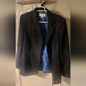 Le Suit Woman's black with blue pen stripe Suit. Size 12